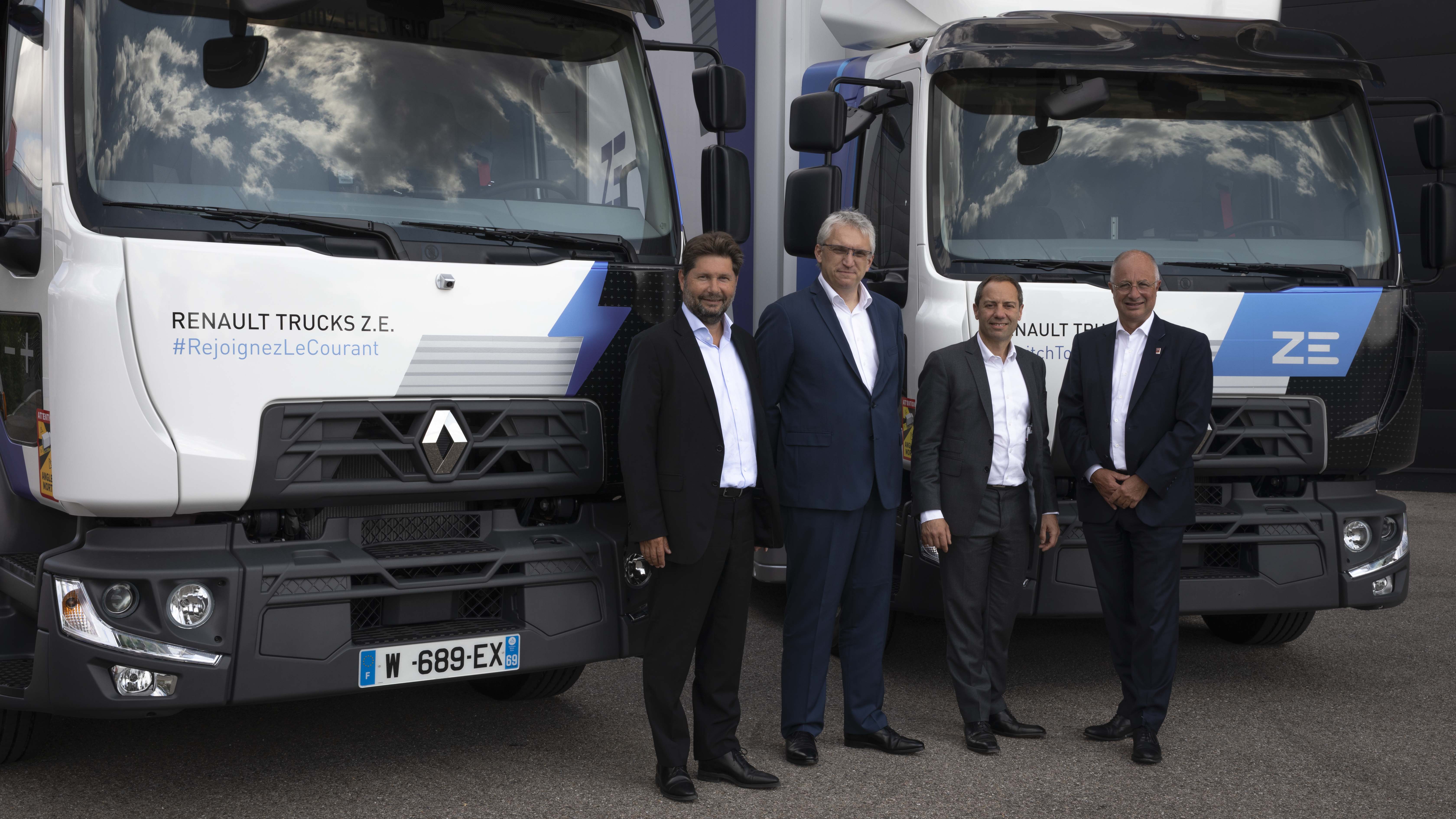 V.l.n.r.: Christophe Martin, Geschäftsführer Renault Trucks Frankreich, – Frédéric Delaval, Geschäftsführer Urby – Olivier Storch, Geopost DPD Group Deputy General Manager – Bruno Blin, Präseident Renault Trucks