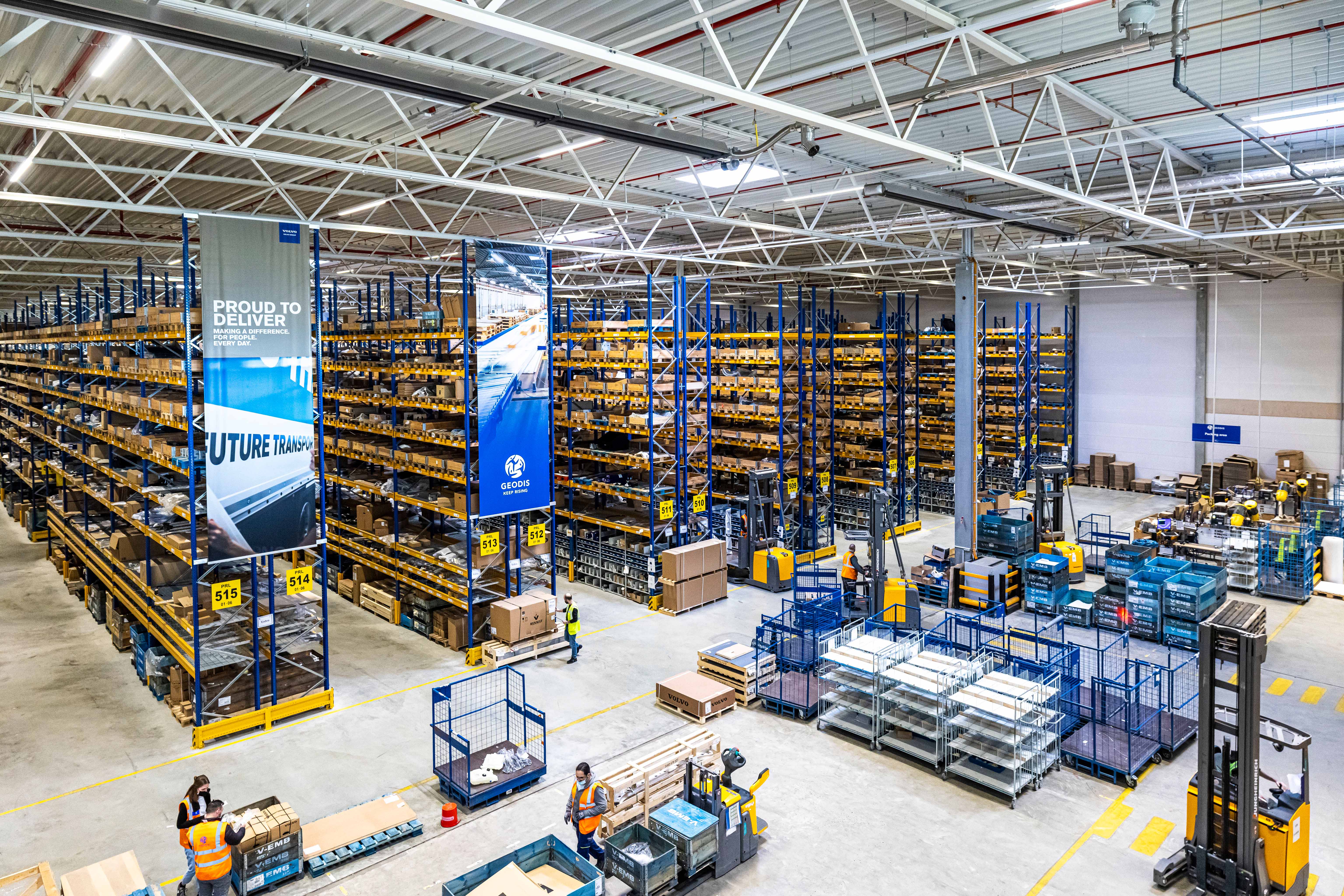 Zentrallager der Volvo Group in Malsfeld von innen.