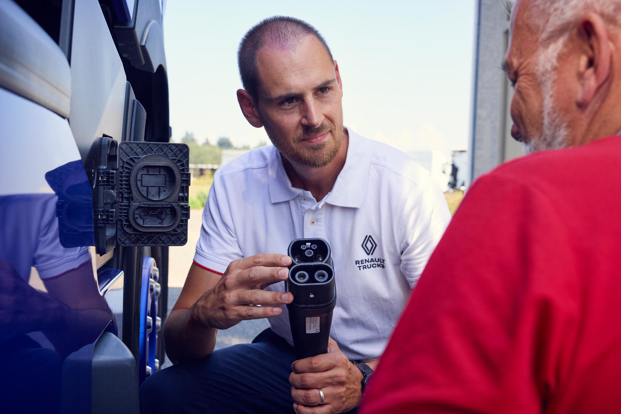 E-mob services (electromobility): Renault Trucks supports its customers on the road to decarbonisation The wheel of decarbonisation