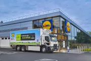 Elektrischer Renault Trucks D Wide Z.E. mit Kühlkoffer im Einsatz bei Lidl.