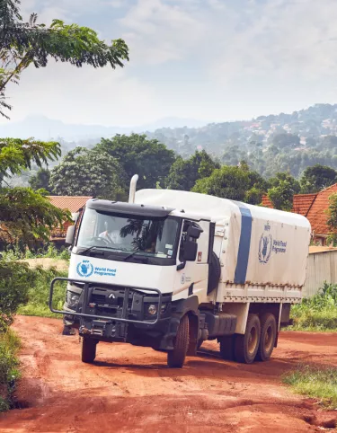 Renault Trucks Lkw des WFP auf der Strasse