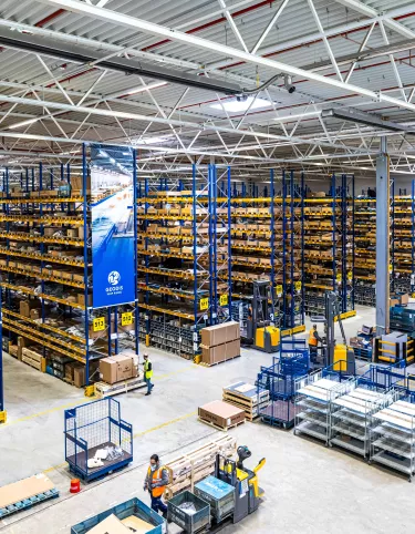 Zentrallager der Volvo Group in Malsfeld von innen.