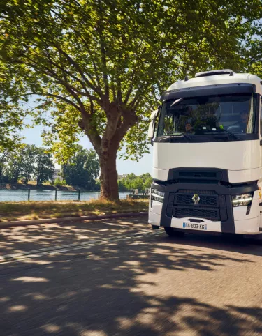 100 and 1 Renault Trucks for KLV.rent 