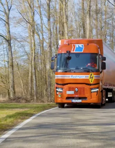 Spedition Rüdinger | Erfahrungsbericht mit Elektromobilität