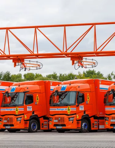 Spedition Rüdinger setzt auf Elektromobilität: Neuer Ladepark mit Renault Trucks und Netze BW eingeweiht