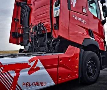 01-t2-reloaded-seite-rot-875x447