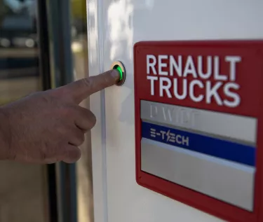 Renault Trucks E-Tech D Wide LEC | Einstieg mit Bustür